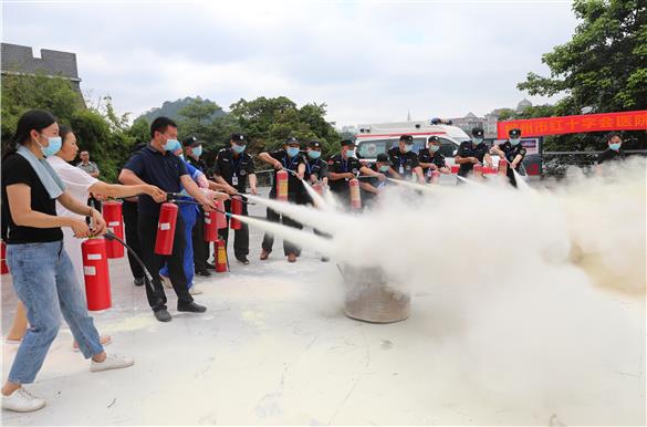 安全共筑，防患未“燃” ——柳州市红十字会医院举办消防灭火实操演练